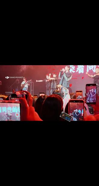 现场《醒来》唱跳版#黄浩雯 #黄浩雯的圈子 #黄浩雯生日限定音乐会 #黄浩雯生日快乐 #向全世界安利黄浩雯