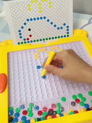 如果你家宝宝总是坐不住,注意力不集中,可以试试这个磁性运笔画板,它特别适合一到三岁的孩子玩,能很好的锻炼孩子的手眼协调能力以及它的专注力,而且还是磁吸的设计,不容易脱落,让宝宝自己动手去探索,培养它的兴趣爱好。家长们还在犹豫什么?赶紧点击链接购买吧!#画板儿童 #宝宝学习画图 #好物推荐🔥 #抖音入手好货 #回购率超高