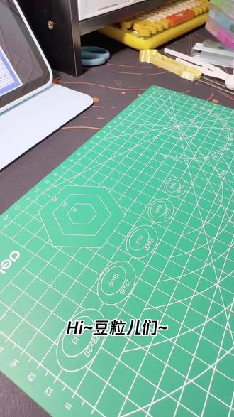 财神 KITTY 摇摇乐 摇头晃脑的财神 KT 好可爱!(*╹▽╹*)特意给新手宝子们挑选了一款简单又立体的实用性摆件~马上快过年了(੭˙ᗜ˙)੭🧧快给家里用拼豆摇摇乐增加下过年的氛围吧٩(๑^o^๑)۶
👻每日固定摊位~拼豆定制,快来找我下🥚呀(⁎⁍̴̛ᴗ⁍̴̛⁎)
#拼豆教程 #拼豆 #拼豆图纸 #拼豆定制 #拼豆挂件 @抖音小助手 @DOU+小助手
图纸cr:@心肝豆酱 @嫒钩织手作铺