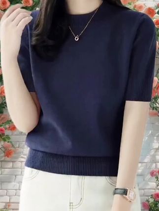 2025新款圆领中袖针织衫!宽松版型藏肉显瘦,中袖设计恰到好处,圆领凸显优雅气质。柔软面料亲肤又舒适,无论是搭配牛仔裤还是半身裙,都能轻松驾驭,助你轻松成为时尚焦点。#洋气减龄 #美出高级感 #面料柔软舒适 #显瘦穿搭 #秋季穿搭