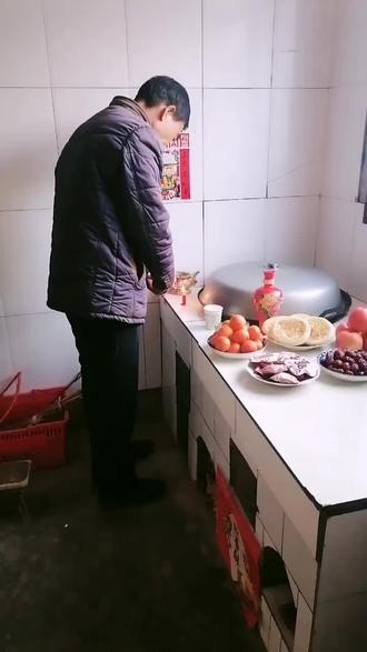 腊月二十三,敬灶爷。