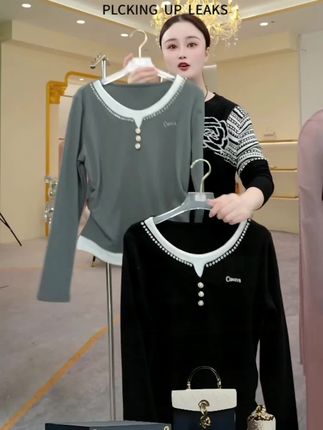 新款打底衫上衣重工钉珠纽扣假两件拼接显瘦百搭时尚上衣2025秋冬 #重工钉珠上衣 #假两件上衣 #时尚打底衫 #时尚上衣 #拼接显瘦上衣