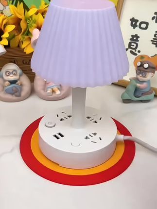 #创作灵感在家里的床头柜上放一个这样的多功能台灯,用起来真的是太方便了#多功能插座台灯 #台灯 #小夜灯#居家好物