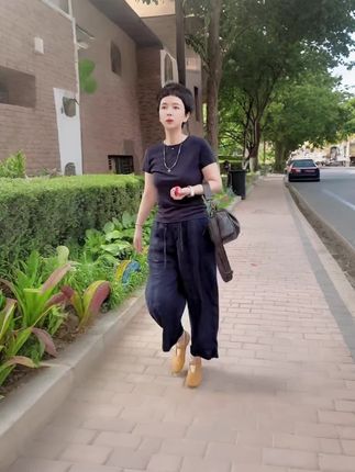 #显瘦穿搭 #面料柔软舒适 #谁穿谁好看 #简单大方时尚款 #九分裤