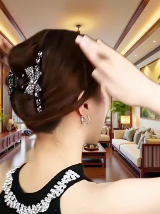 #头饰发饰 #抓夹 #抓夹用法 #发型 #美出高级感 @DOU+小助手 @华姐优选