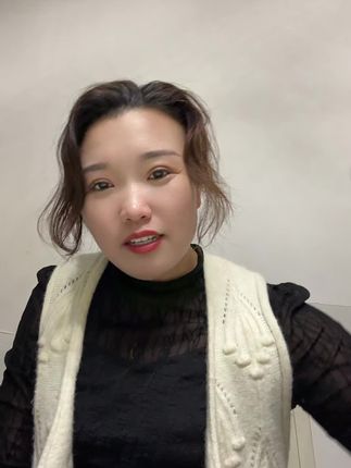 最近超火的艾草锤终于全款拿下,没事就拿出来敲一敲,真的好舒服啊!里面满满都是艾草,淡淡的艾草香,闻着沁人心脾。粗布包裹着,手感特别好,软硬适中,一点都不疼。上班久坐敲一敲,下班回家敲一敲,有事没事或睡前敲一敲,真的好放松,好解乏!#按摩锤#艾草锤