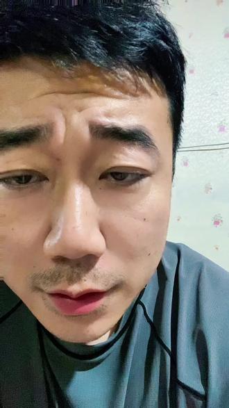 “碳水脸”这词儿你听过吗?专家说根本不是医学概念。 不吃碳水就能摆脱“廉价感”?一套营销手法,从制造焦虑到让你掏钱,其实是一条完整的生意链
#碳水#容貌焦虑#饮食健康#消费主义#阶级