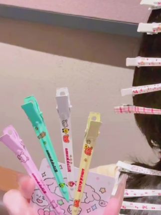 可爱到犯规的长条发夹,KT猫图案萌化少女心!💖 夹在头发上,心情都变好了~ #好物分享 #发饰推荐 #可爱发夹 #长条发夹