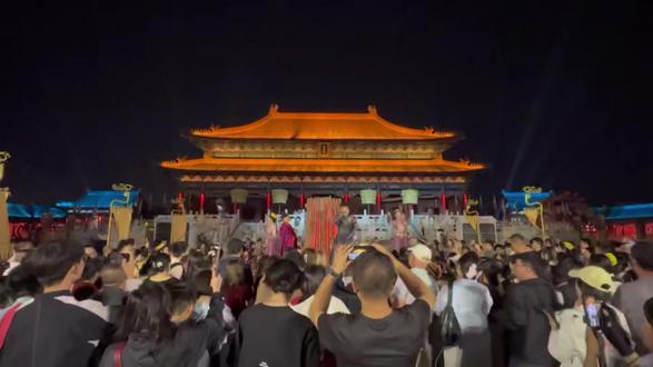 #代王府 #代王府大明百戏园#大同古城 #大同 #告白气球 告白用唱的