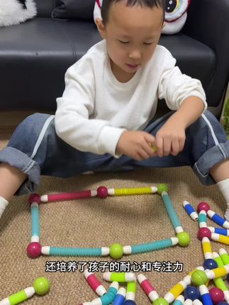 可伸缩、可扭变的#磁力棒,能拼搭的造型也就更多,激发孩子的想象力和创造力,培养空间感知力,好玩又益智#儿童玩具