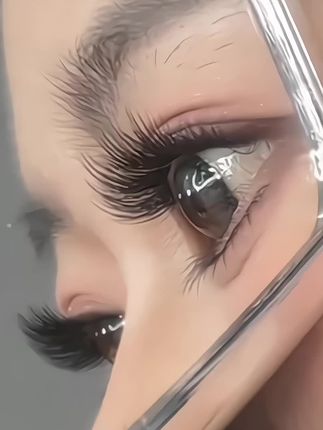 喜欢浓密款的姐妹们可以试试这个恶魔之眼假睫毛,好看又上镜#假睫毛 #人人都可以是睫毛精 #眼妆 #拯救手残党 #平价彩妆