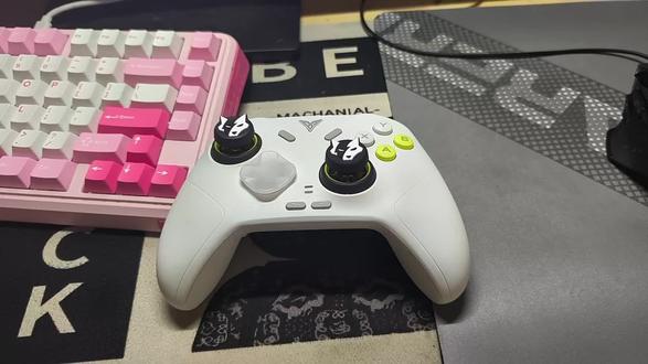 力调节摇杆超丝滑,微动扳机开镜超快,性价比超高,使用体验#飞智#冰原狼4