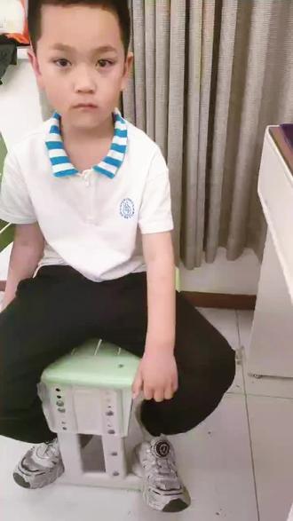 一年级宝贝,一周挑战一篇小古文,今日挑战六年级下册《两小儿辩日》,奶奶每天陪着孩子30分钟高品质阅读,台上三分钟,台下十年功!
你在玩他在学,以后他讲课赚钱,你花钱学习!
国学大师三天两夜9800,企业家都想听!