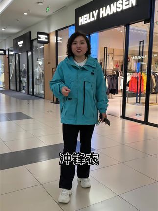 这么好看的冲锋衣才这个价格 天凉了 快给自己安排一件 #冲锋衣#软壳冲锋衣