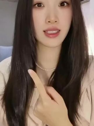 两三下搞定一个发型还得是用这种专业的工具,不损伤发质#直板夹 #夹头发直板器 #直板夹八字刘海教程