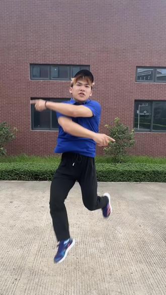 中考体育跳绳满分技巧 技术知道了,那就开始好好学习吧,相信大家都能在中考跳绳取得满意的成绩@抖音小助手 @抖音Dou+上热门 @抖音创作灵感 #社区上门跳绳 #中考体育跳绳技巧 #体测跳绳