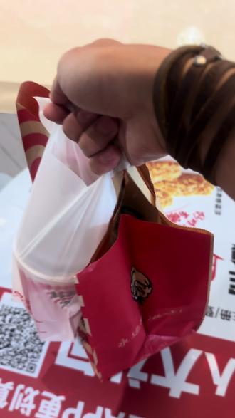 你们都拿到了三角洲联名肯德基的周边了吗? #肯德基联动三角洲 #三角洲行动 #肯德基