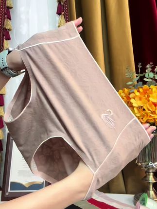 这个高腰无痕轻塑型内裤实在太好穿了#女神必备单品 #面料柔软亲肤 #不起球不勾丝 #质量杠杠的好 胖瘦都能穿