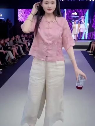#新中式穿搭 #麻料上衣 #国风上衣 #新中式小衫 #穿出自己的风格 @do+小助手