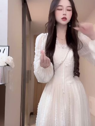 长款v领收腰长袖绣花连衣裙女秋季法式复古气质显瘦a字裙子#连衣裙 #连衣裙穿搭 #连衣裙推荐 #气质穿搭 #谁穿谁美