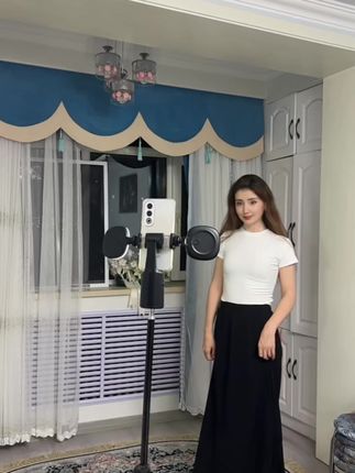 平时一个人不知道怎么拍视频的美女们试一下这个跟拍架子#好物推荐🔥 #跟拍架子 #懒人手机支架