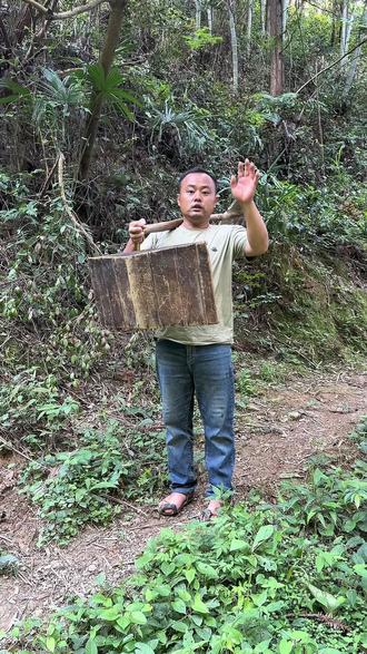 很多人问溪流淘金难不难,其实就是耐心活,一遍一遍筛选,急不得 #淘金记 #溪流风景 #农村生活 #回农村创业