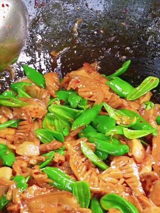 下饭神器,非大头菜炒回锅肉莫属,简单一碟,就能让白米饭光盘,干饭人直接沦陷😋#下饭菜 #大头菜