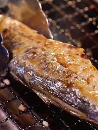 ##宵夜 深夜放毒,和大家分享美食。#海鲜烧烤 #烧烤海鲜 #香煎鱼 #美食分享