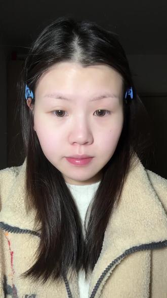 踩大雷!杜克直播间三精气垫难用到哭! 姐妹们一定要看完!全程14小时无美颜无滤镜!
不好意思啊😅标题D了🤭
我入的最白色号,肤质是冬天干皮,夏天混干
气垫➕粉饼详细测评!
#杜克#底妆测评 #气垫测评 #学生党好物分享 #平价底妆