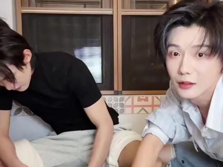 哈哈,所以为什么郝老师只洗一只狗?#云旗郝熠然