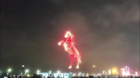 汕头国际码头2026年2月18日晚8点~8点半烟花秀投入1干万元,11万发烟花,1万架无人机和30余万人的观场观赏今人震撼!#汕头烟花晚会