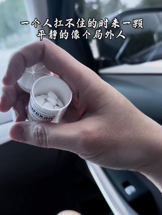 后来的我们,总在怀念,总在期待,,总在疲惫,总在努力释怀.,情绪而已,别太上头.•#下雨了我说的不是天气#情绪管理#深夜emo#成年人的情绪