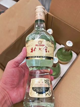 一箱6瓶,纯粮酿造,口粮酒。#北大仓#纯粮酒#口粮酒#白酒