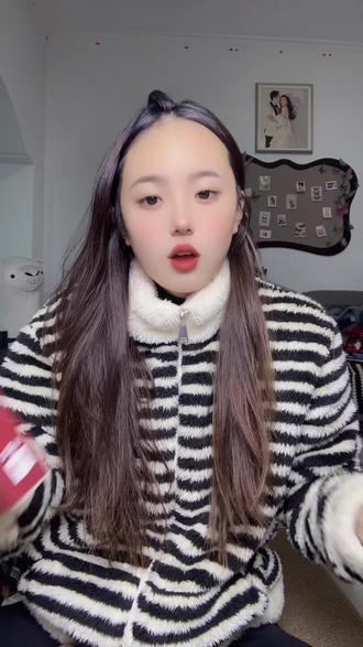 一涂一抹,真的太方便了,头发不仅很柔顺,而且还香香的#悉诗一抹臻滑护发素 #免洗护发精华乳 #养发小妙招