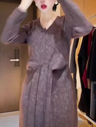 #连衣裙 #收腰连衣裙 #穿出高级感 #减龄显瘦穿搭##早秋穿搭