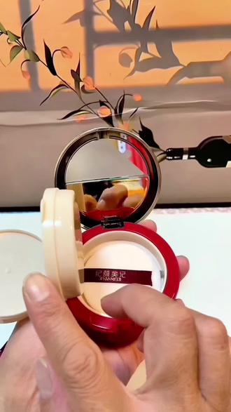这个三层气垫真的绝了,出门携带补妆太方便了#气垫
#纪颜美记三层气垫 #遮瑕气垫#三合一气垫 #美妆好物