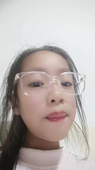 妈妈说宝贝,我没给你个完美的家。妈妈说宝贝战火摧毁了千万的钱,我问妈妈子弹要飞多久才飞成白鸽