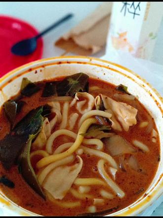 紫薯精 下班整碗刘文祥吗 #紫薯精 #刘文祥麻辣烫 #周小闹 #日常分享 #抽象