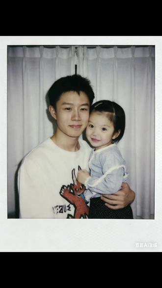 “你敢信吗 在你小时候 我们居然见过面 我还抱过你”和女朋友小时候合照拥抱ai指令教程来啦!#豆包ai #豆包P图已经nextlevel了 和男朋友合照,和女朋友拥抱指令教程,豆包ai指令#豆包指令#翻旧照#豆包