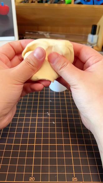 超轻黏土可以做什么有用的东西?
做一个小狗夜灯陪伴我的每一个夜晚#谁还没个隐藏技能 #手工diy #手工 #超轻粘土 #生活小技巧学会你就捡到宝了