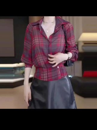 #气质女神穿搭 #优雅气质 #这件格子衬衫真的太绝了,上身效果简直绝美,而且超级显瘦,不管是单穿还是叠穿都超好看,搭配牛仔裤或者小裙子都很合适,既时髦又舒适,轻松打造出慵懒随性的感觉。#好物推荐🔥