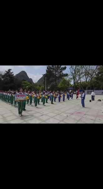 山河已无恙,英魂佑中华。
愿以吾辈之青春,捍卫盛世之中华。
一束鲜花寄哀思,一腔热血敬忠魂。
铭记历史,砥砺前行。