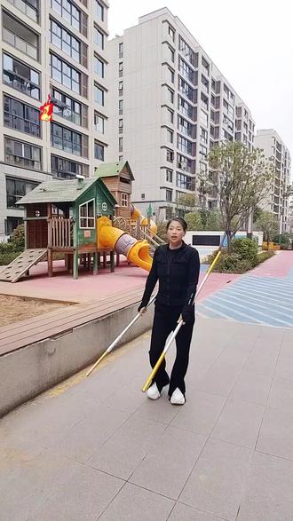 岁月从不败热爱,52岁依然努力向前
一棍一世界,一动一坚持
不为别的,只为活出自己的光✨
#棍花练习 #武术健身#双棍棍花教学