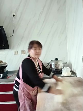 厨房里的快乐,手擀面《陕西方言》祝大家开心快乐每一天。