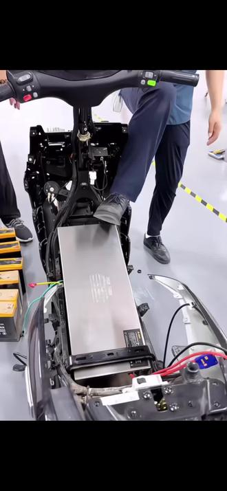 九号M95C装120A锂电池