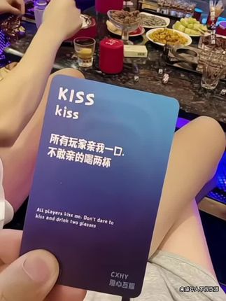 国庆聚会和Crush一起玩的游戏,妥妥的僚机卡#日常分享 #crush #酒桌 #活跃气氛 #互动