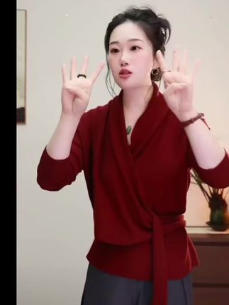交叉绑带设计V领针织衫#点击小黄车直接购买 #极简风#气质上衣