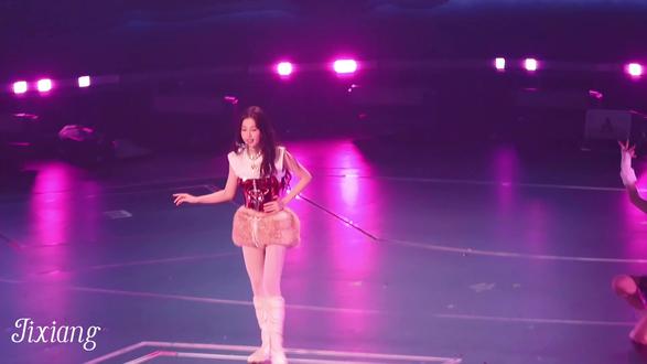 宝宝带着柯基屁屁跳舞好可爱
#虞书欣#演唱会 #星空投 #女神 #直拍