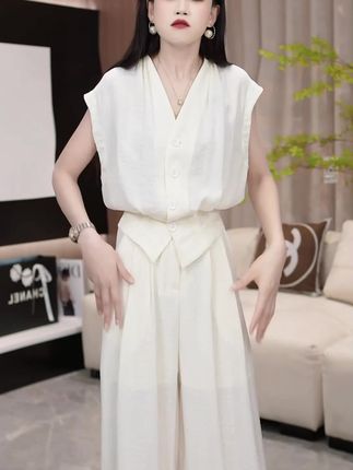 #高级感穿搭 米色韩系气质马甲套装女夏季2025新款高级感无袖上衣阔腿裤两件套#夏季穿搭 #时尚气质穿搭 #显高显瘦 #谁穿谁好看