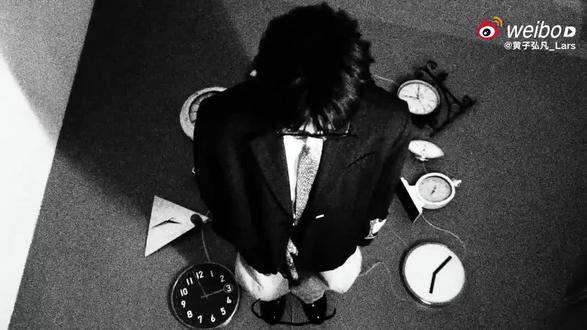 期待期待🥹
比绿灯先来的是「晚一点绿灯」的预告!!🔴🟡🟢
全新EP「晚一点绿灯」12/19 10:00⏰
#黄子弘凡